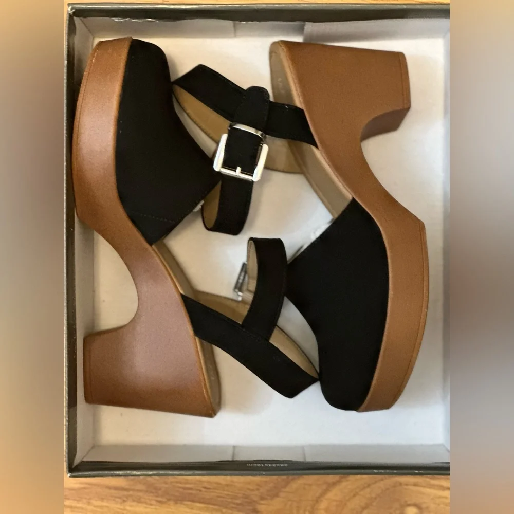 Black 3" platform heels - Picture 2 of 4